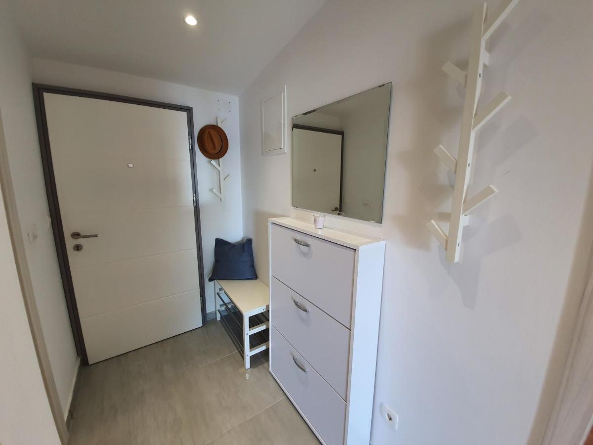 Comfortable Family Apt Iris 20M From Beach In Mandre Exterior photo