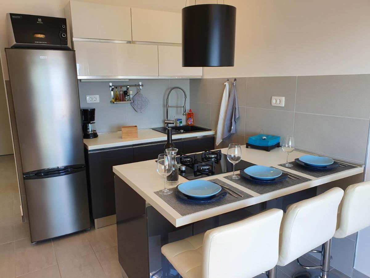 Comfortable Family Apt Iris 20M From Beach In Mandre Exterior photo