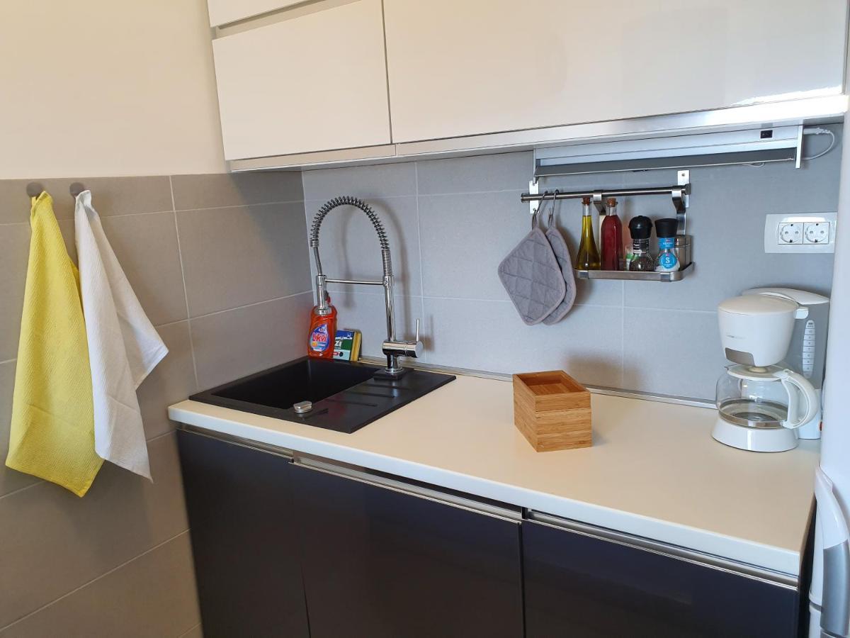 Comfortable Family Apt Iris 20M From Beach In Mandre Exterior photo